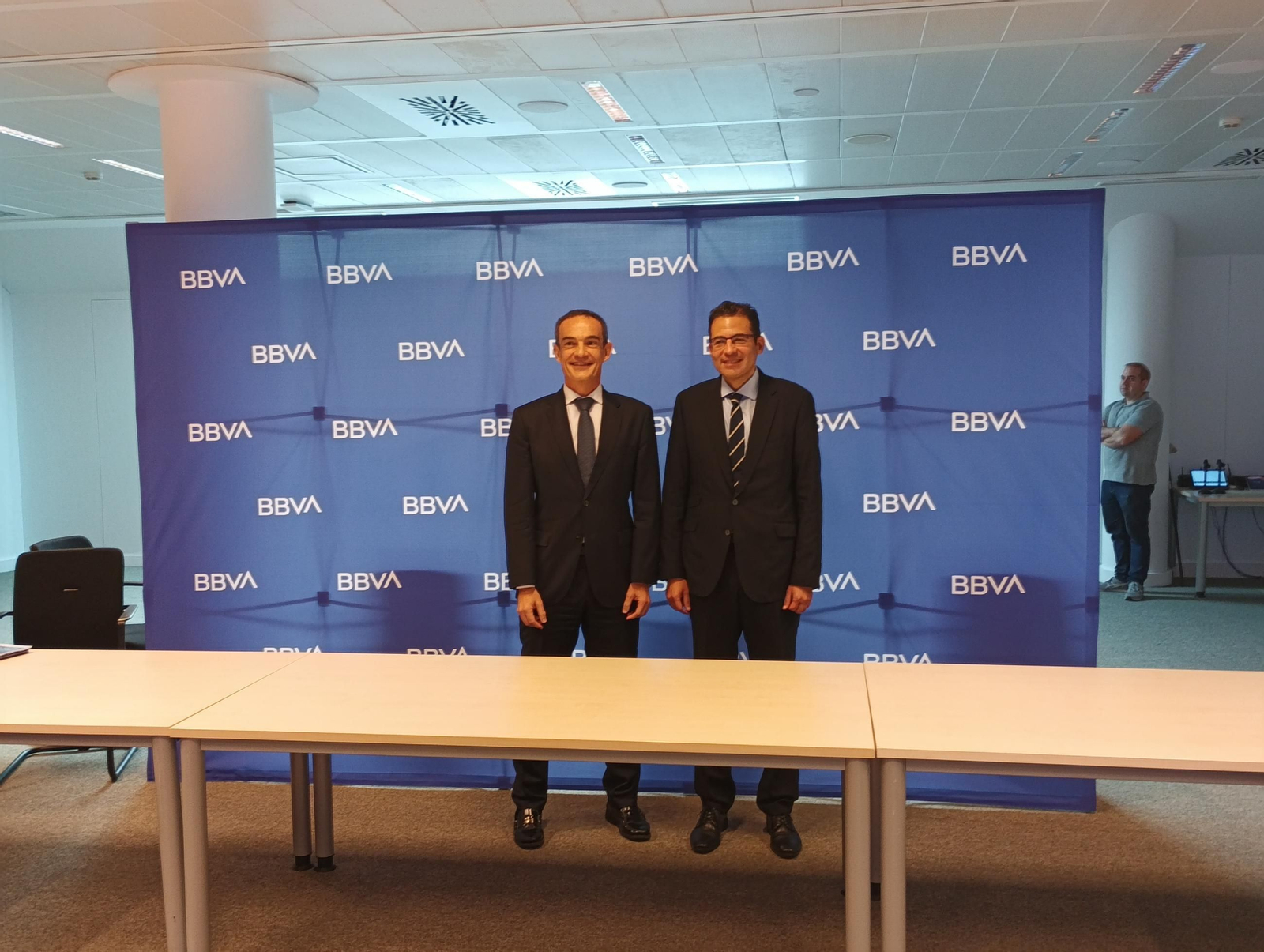 Francisco Javier Jerez Basurco, director de la Territorial Sur de BBVA, y Miguel Cardoso, economista jefe para España de BBVA.