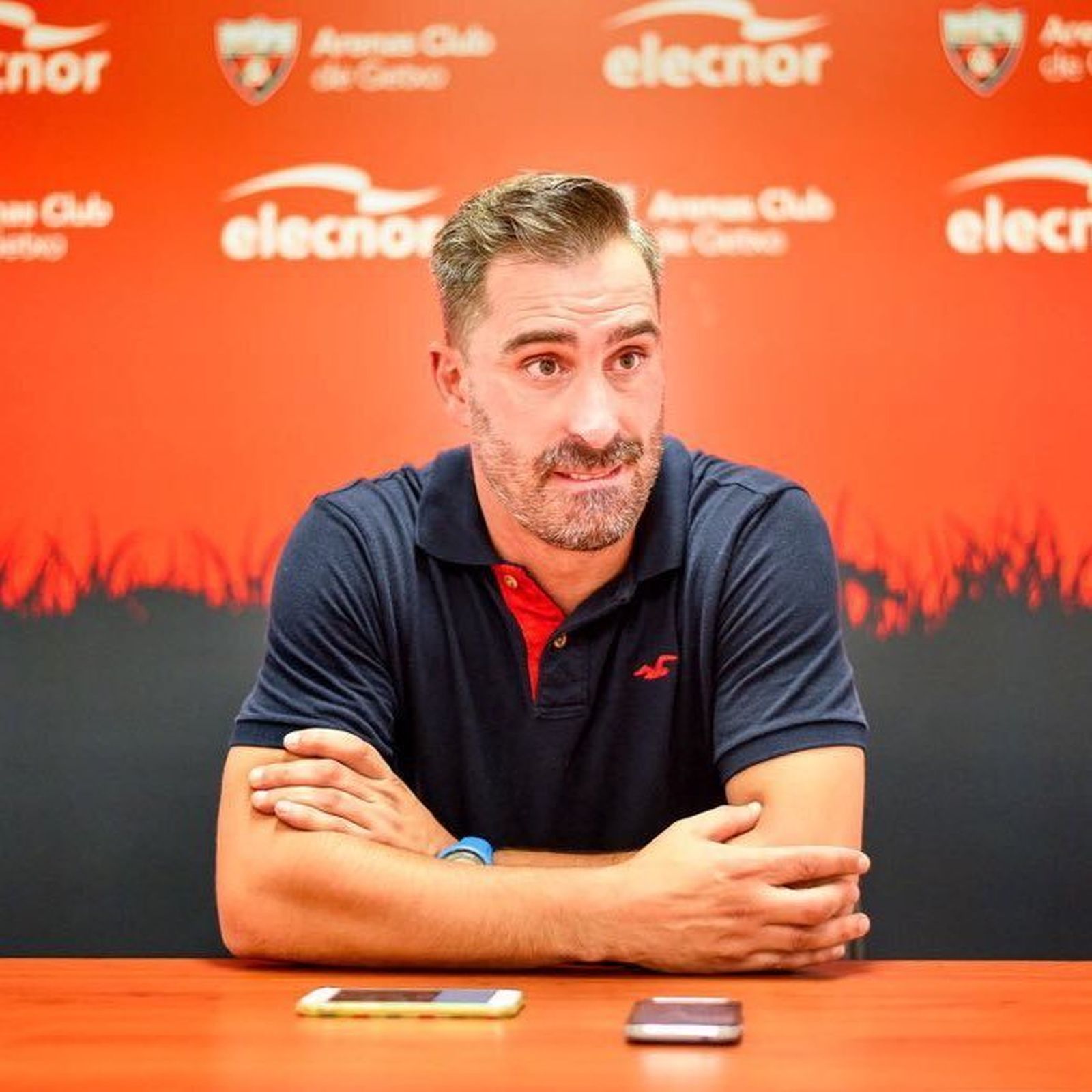 Jon Bolo, en una rueda de prensa con el Arenas.