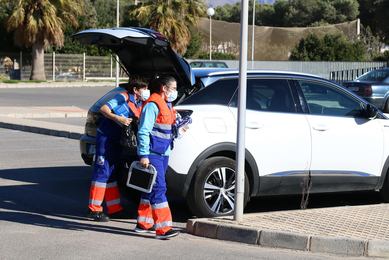 Las imágenes de la llegada de las primeras vacunas contra el COVID-19 a Almería