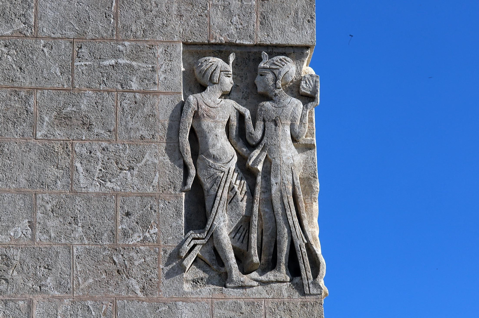 Imágenes del Monumento a Colón que ya se puede ver sin andamios en la Punta del Sebo