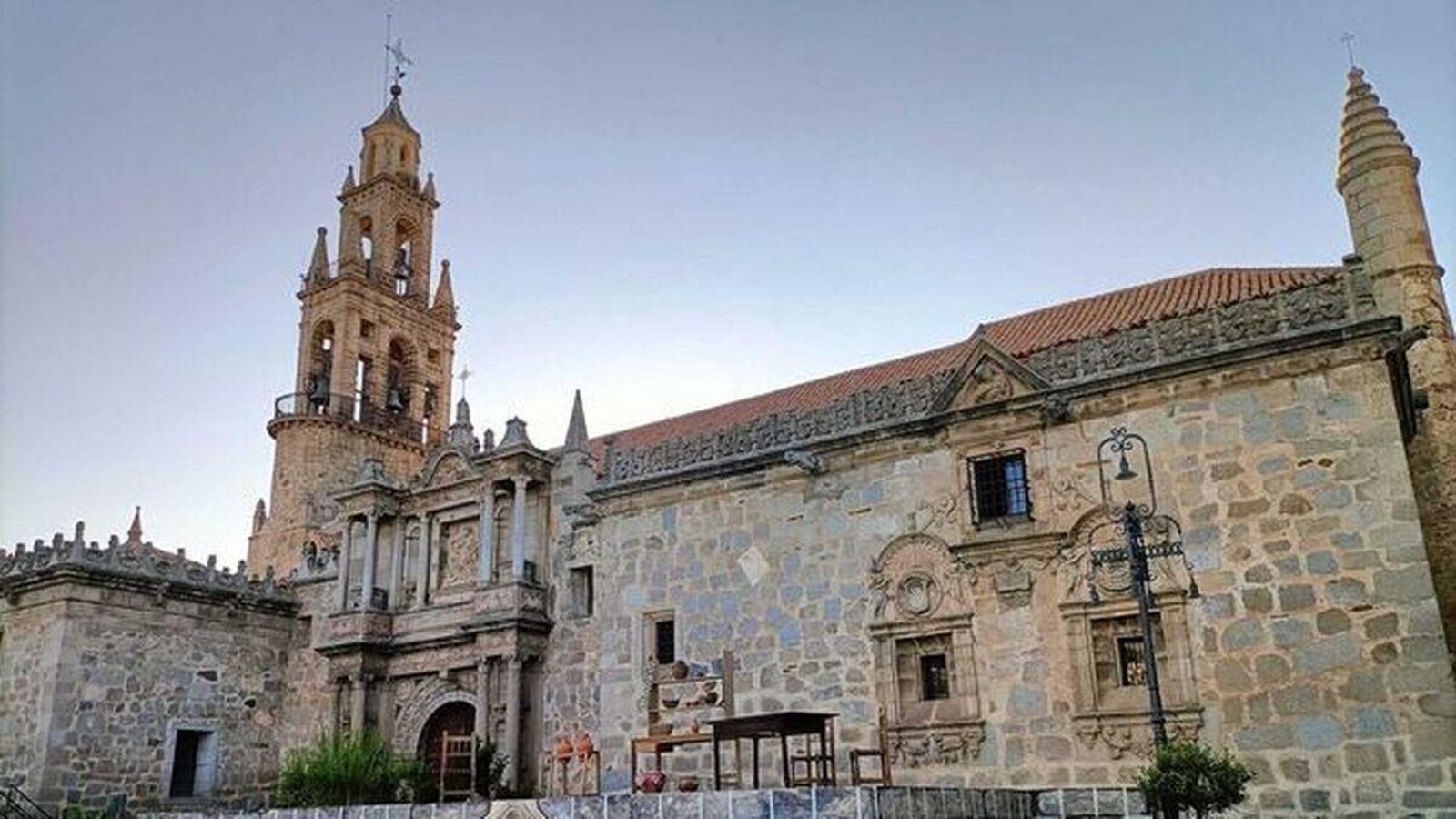 La torre de la Catedral de la Sierra es un claro precedente de la de la Mezquita-Catedral de Córdoba La torre de la Catedral de la Sierra es un claro precedente de la de la Mezquita-Catedral de Córdoba