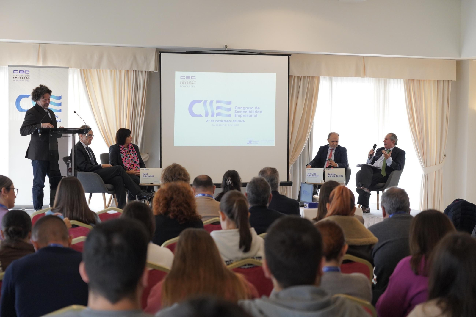 Un momento de la mesa redonda en el congreso