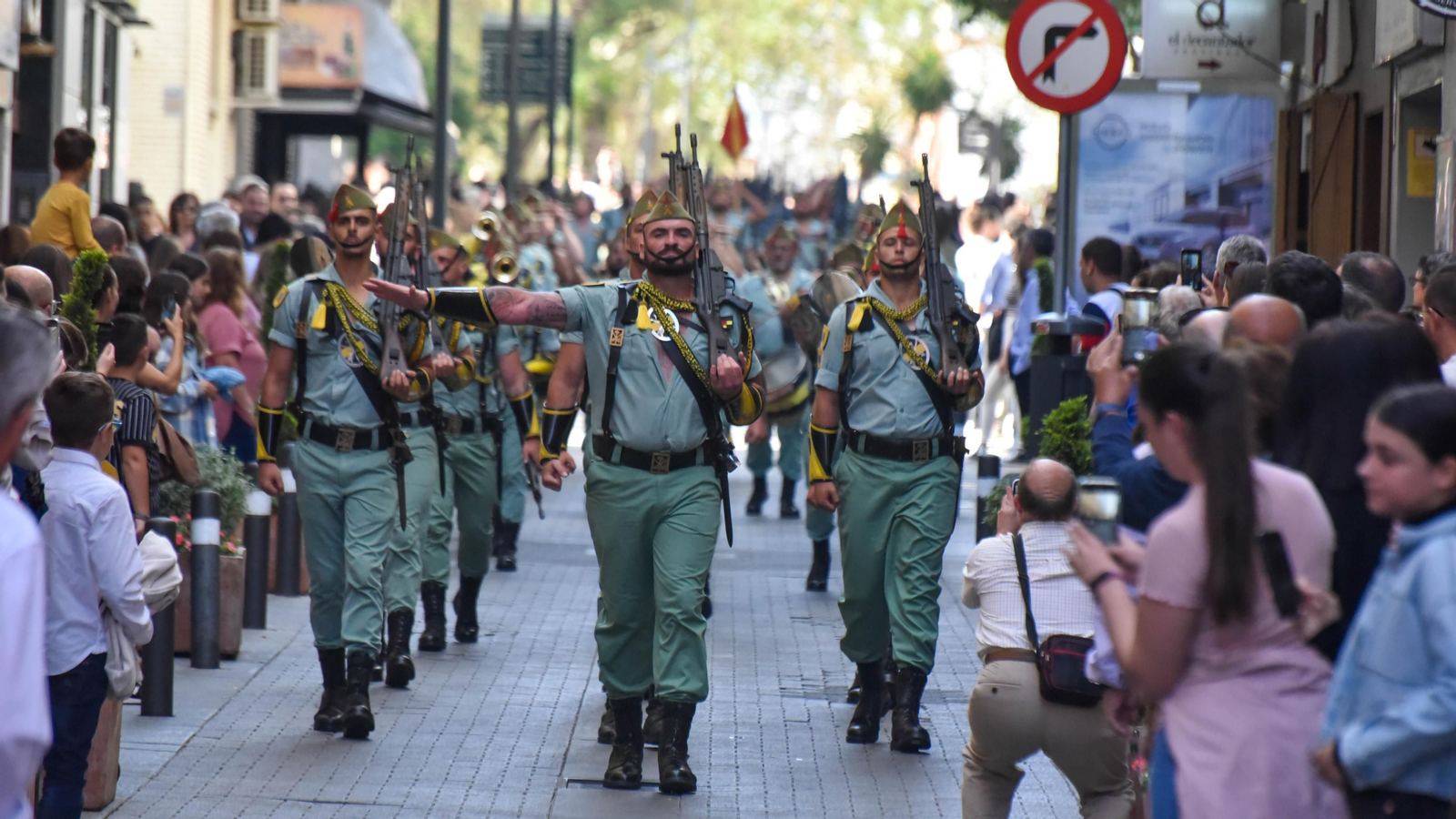 Fotos del Lunes Santo en Algeciras: Desfile de La Legión