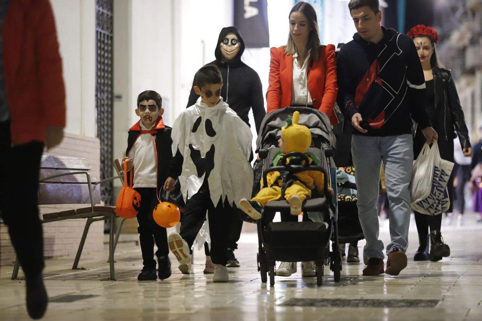 Ambiente de Halloween en las calles de Huelva