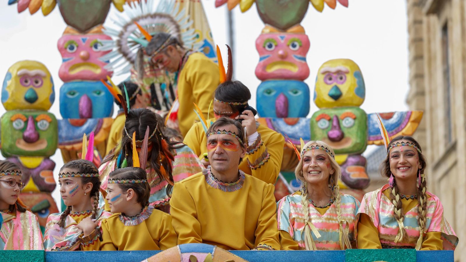 Las fotos de la ínsolita salida de los Reyes Magos del Ateneo un 4 de enero