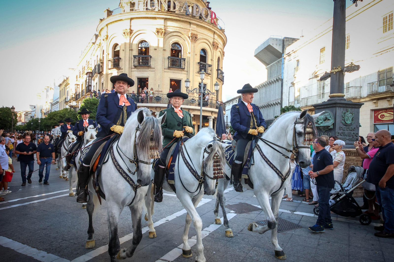 Búscate en la Parada Hípica por el 50 aniversario de Real Escuela en Jerez