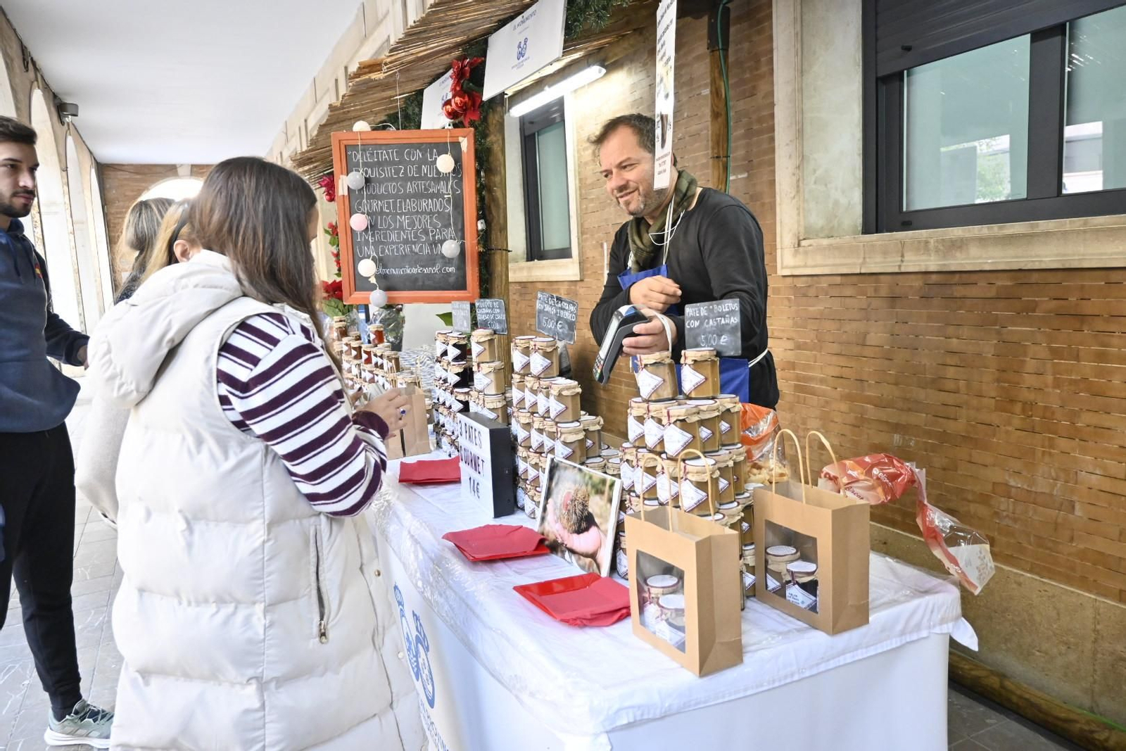 Imágenes de la XVI Muestra de Dulces y Vinos Navideños de la provincia de Huelva