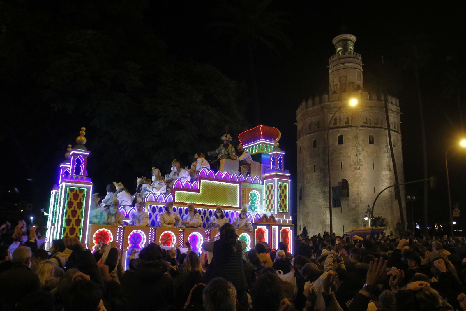 Imágenes de la cabalgata por el Paseo de Colón