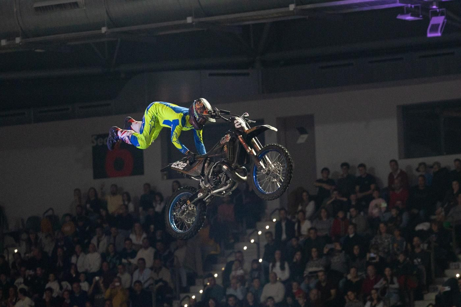 En imágenes: el Soloflow Freestyle enamora en Jaén con acrobacias y espectáculo en estado puro