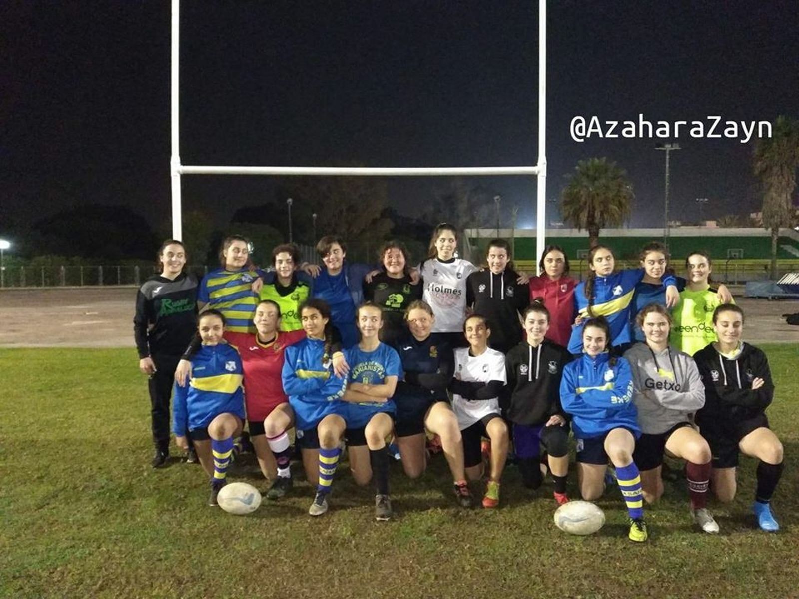Participantes en la jornada de promoción del rugby femenino.