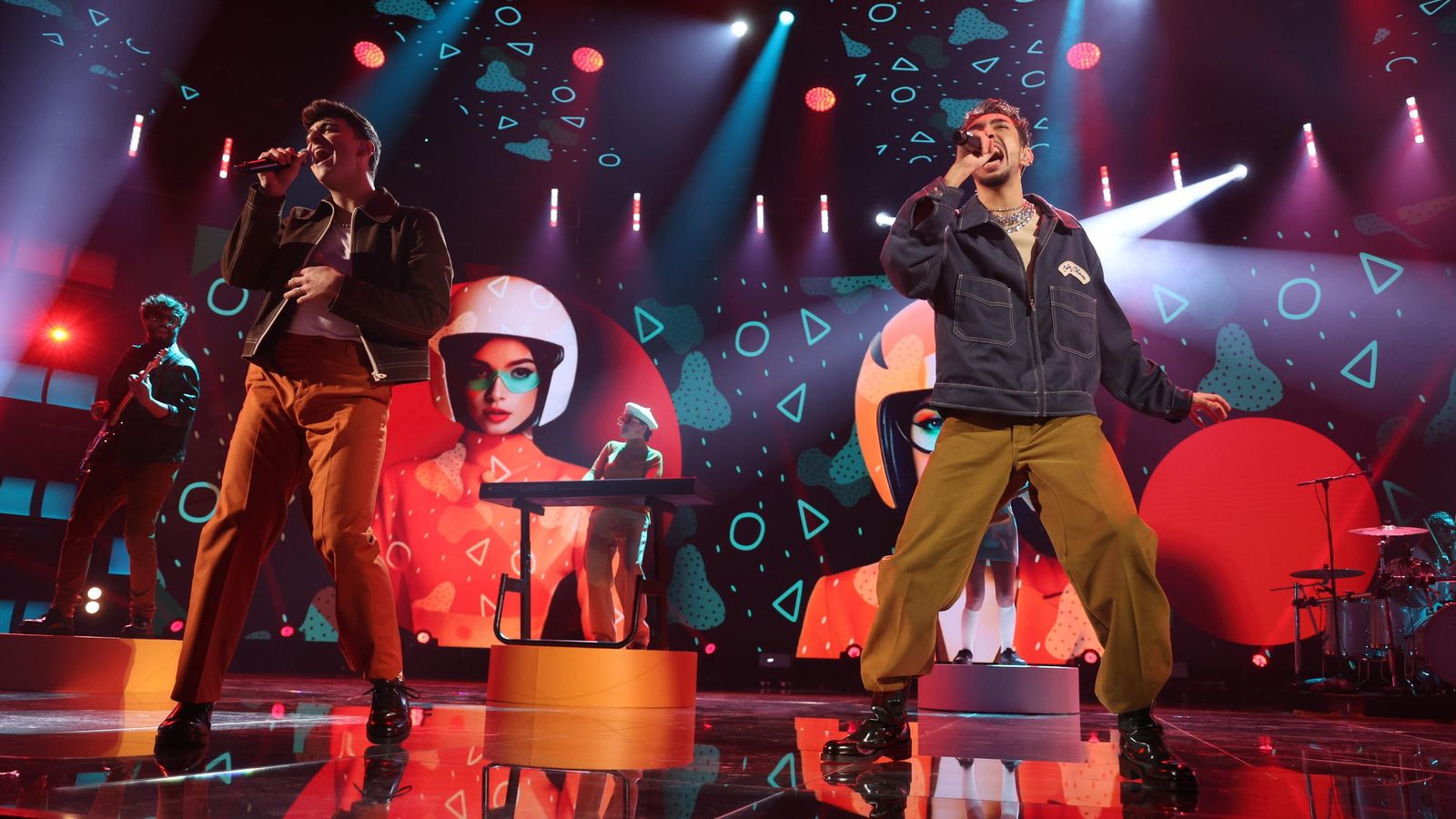 Juanjo y Paul durante la actuación de 'La vida moderna'