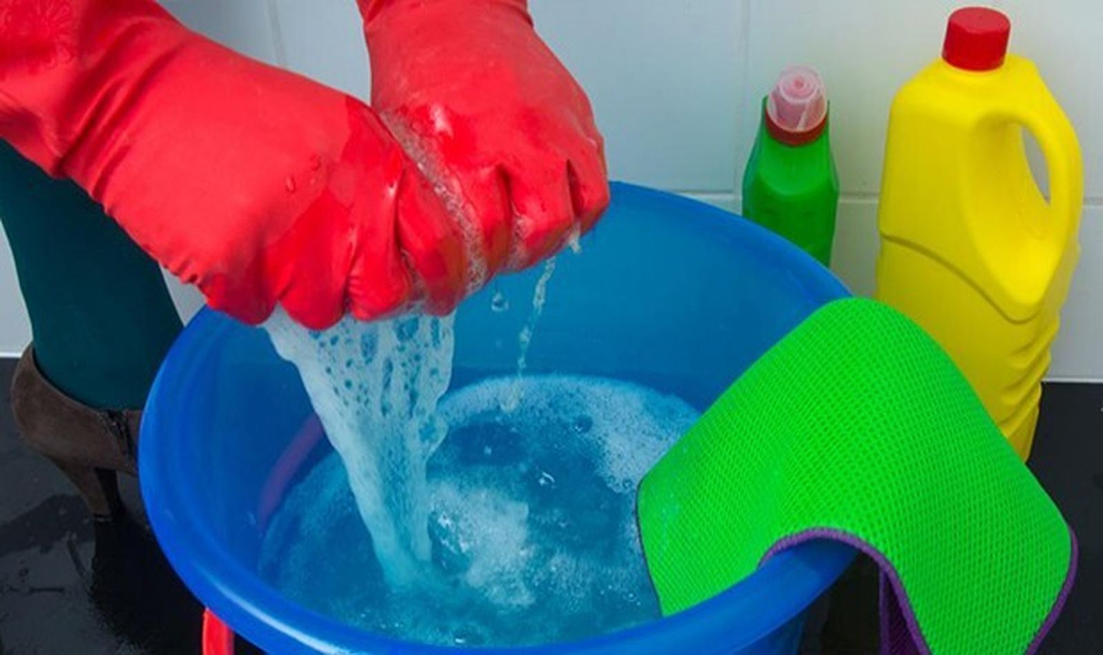 Se recomienda no utilizar productos abrasivos con los aparatos electrónicos.