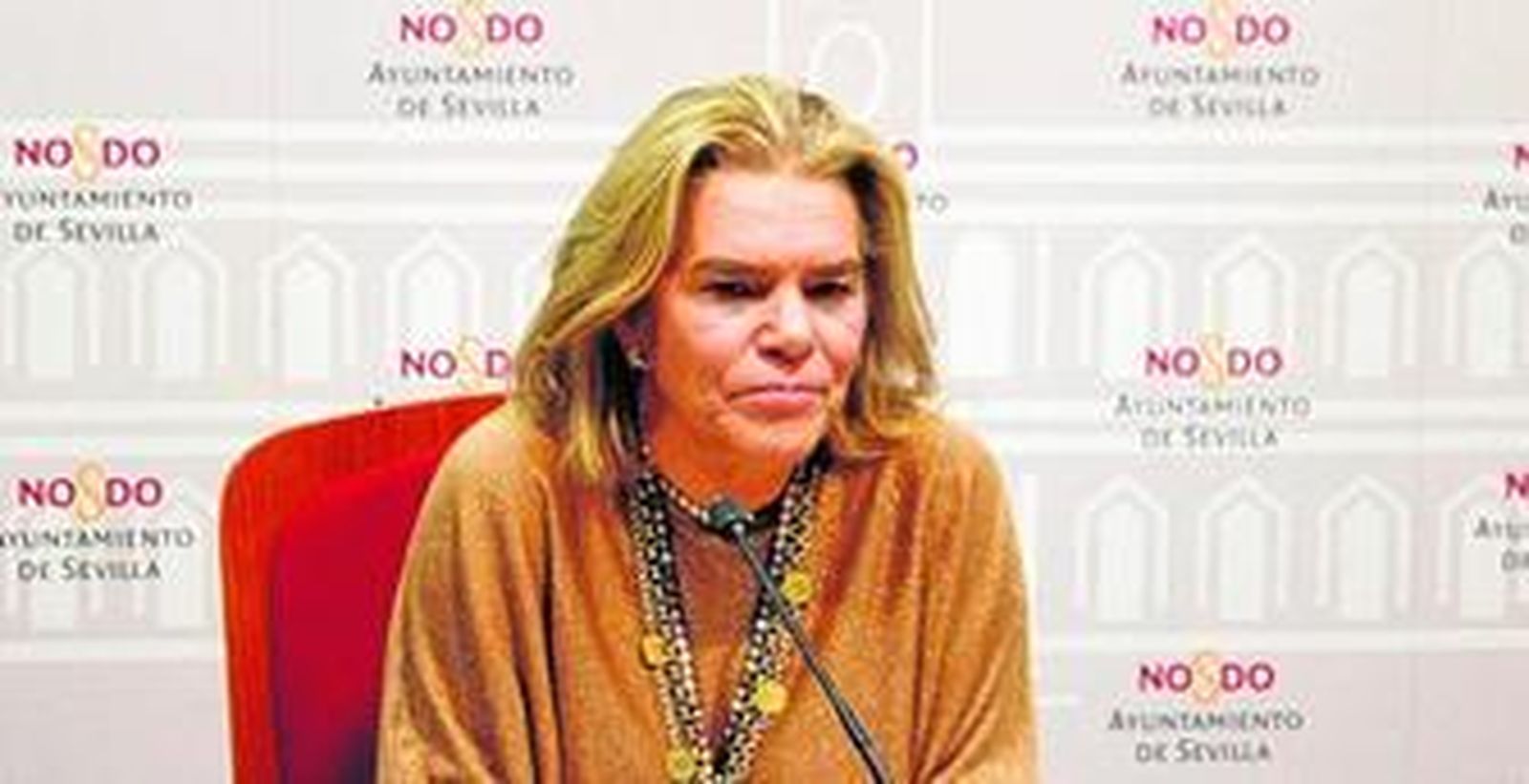 La delegada de Hacienda y Personal del Ayuntamiento, Asunción Fley, en una comparecencia ante la prensa.