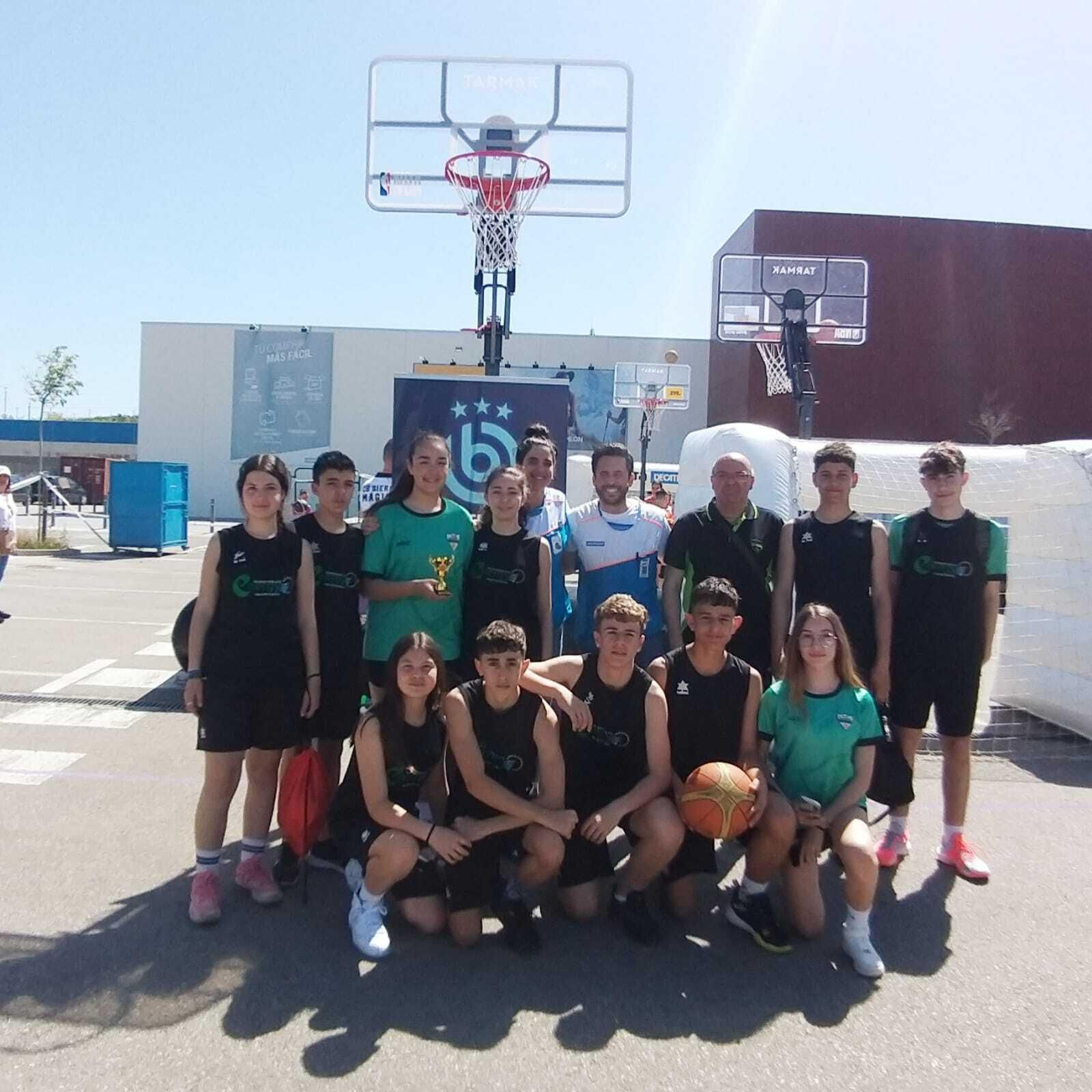 En imágenes: basket solidario de la mano del CD Bulevar en favor de ALES
