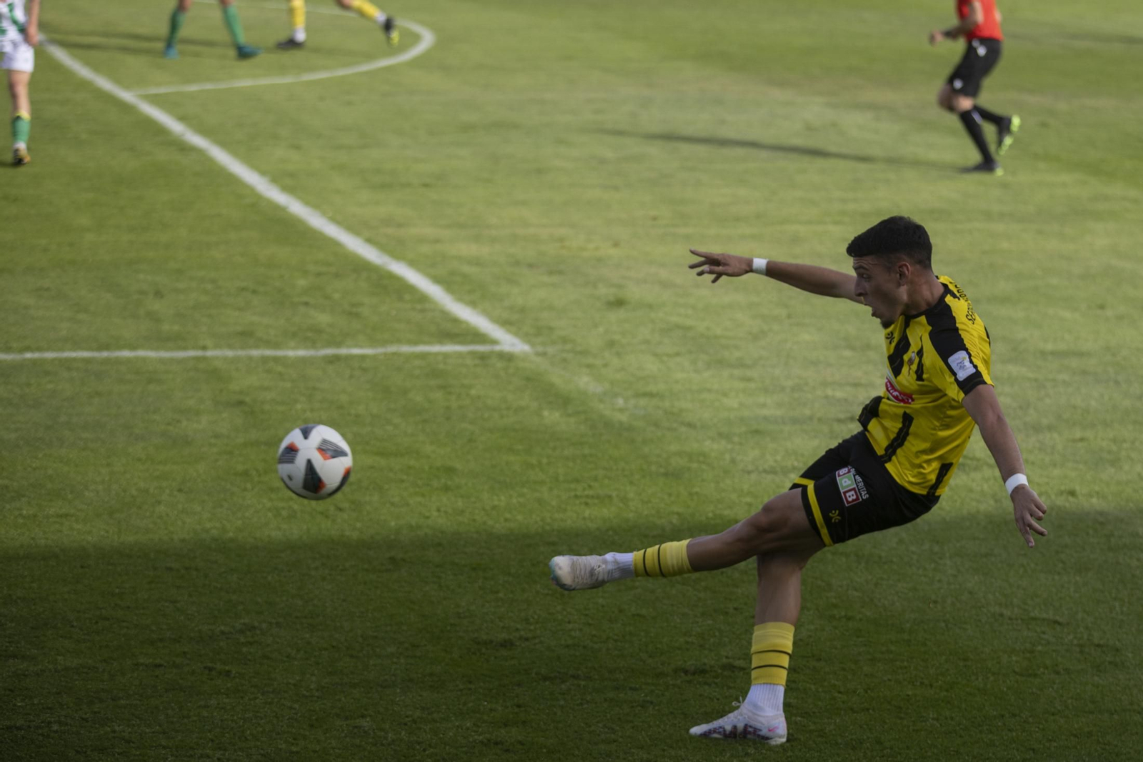 Imágenes del partido entre el San Roque de Lepe y el Atlético Sanluqueño