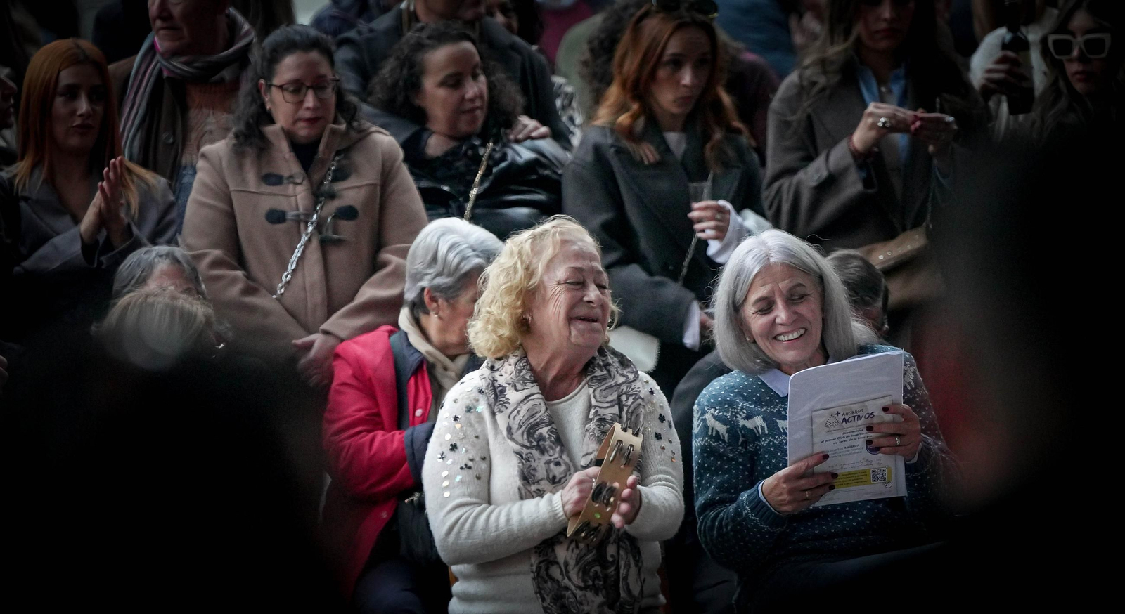 Imágenes del gran ambiente el primer día de zambombas en Jerez