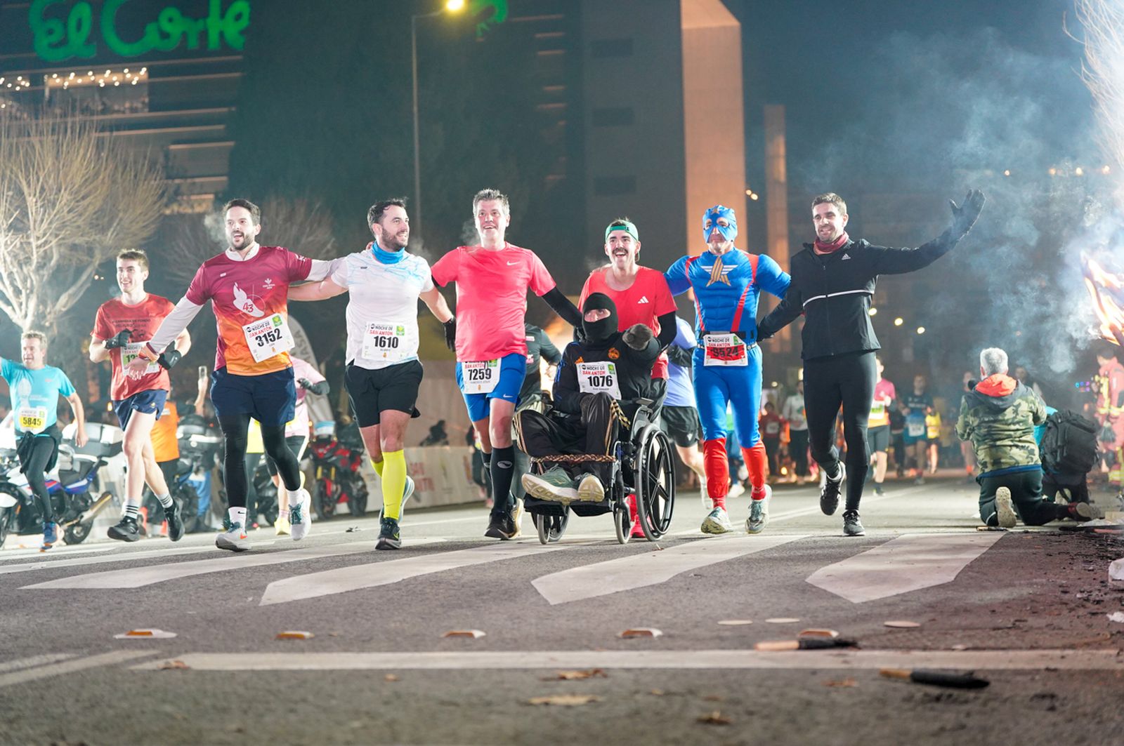 En imágenes: búscate en tu llegada a meta de la Carrera de San Antón 2026 (11)