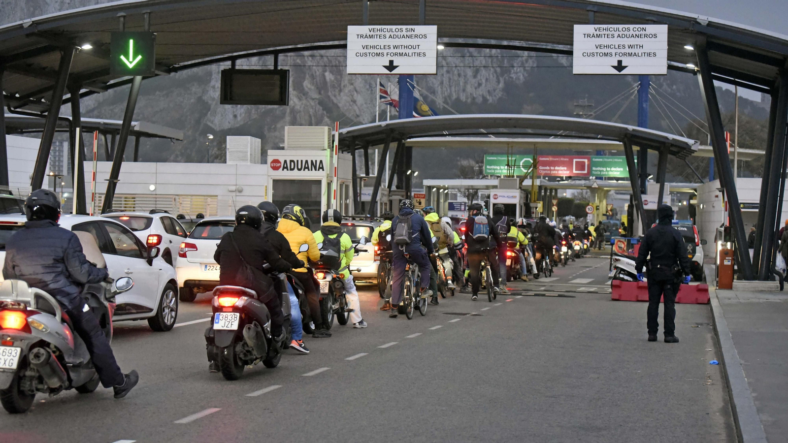 Las fotos de un día laborable en Gibraltar durante el coronavirus