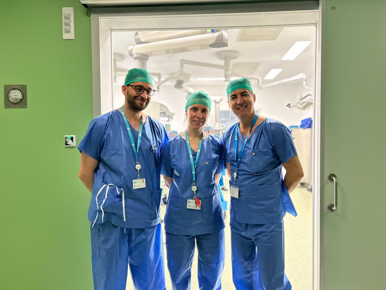 Los doctores Tinoco, Jiménez y Gómez Bravo componen el equipo de Cirugía General del Hospital San Juan de Dios de Sevilla.