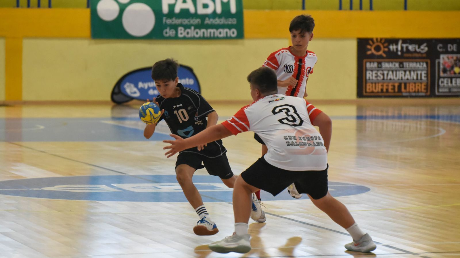 Las fotos de la segunda jornada del Cadeba de balonmano alevín de La Línea