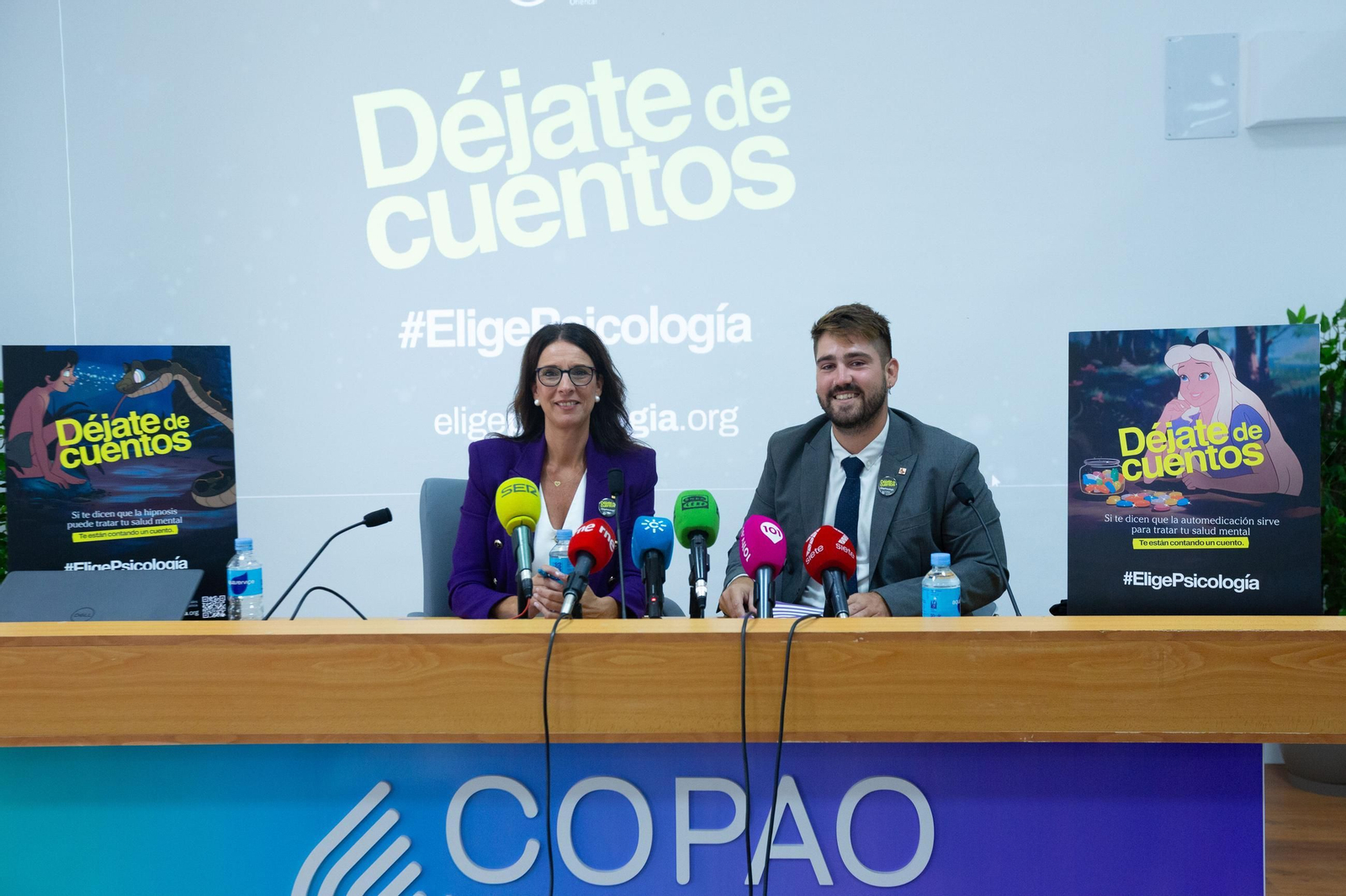 Mariela Checa y José Antonio García, decana y vicesecretario del COPAO, en la presentación de la campaña.