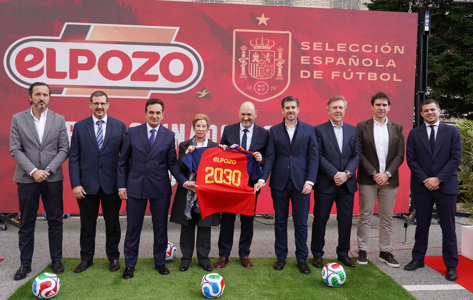 Directivos de la RFEF y de El Pozo Alimentación, durante la presentación del acuerdo entre ambas organizaciones.