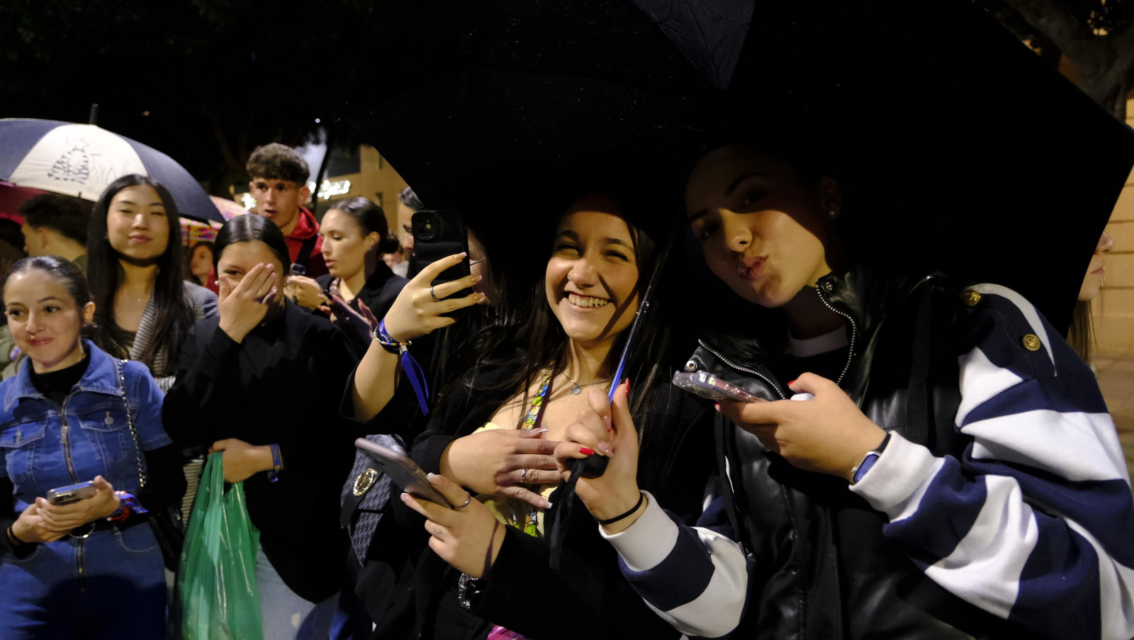 Pasión vuelve a su Iglesia de Santa Teresa azotada por la lluvia