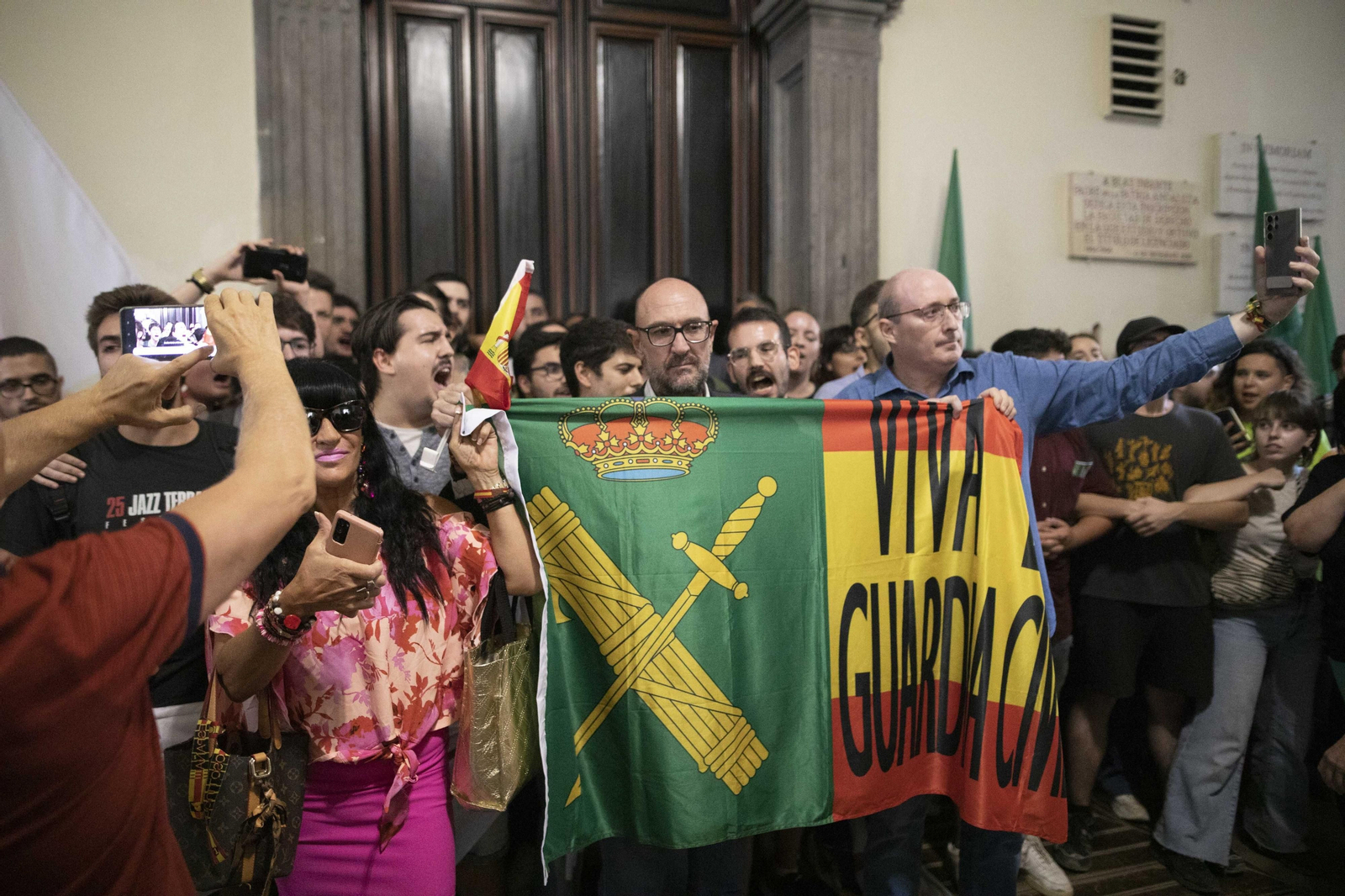 Altercados en la conferencia de Macarena Olona en Granada