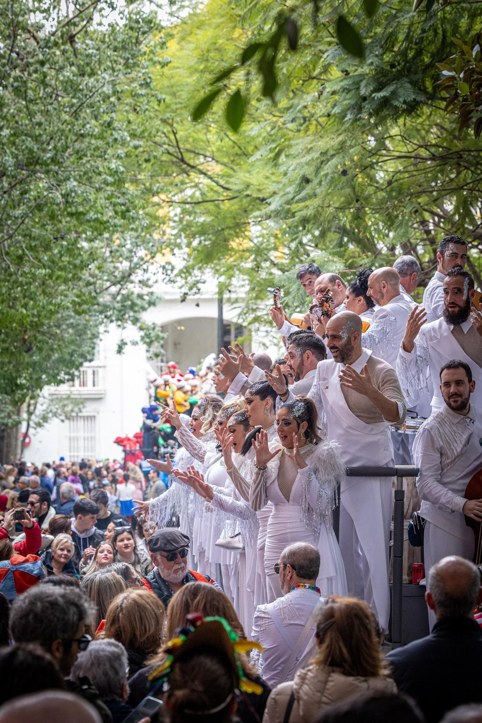 Imágenes del lunes de coros e ilegales del Carnaval de Cádiz 2023