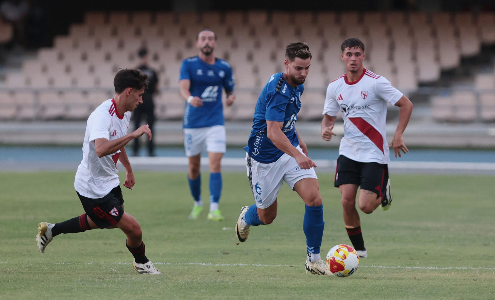Imágenes del Trofeo Pepe Ravelo entre Xerez DFC contra Sevilla Atlético en Chapín