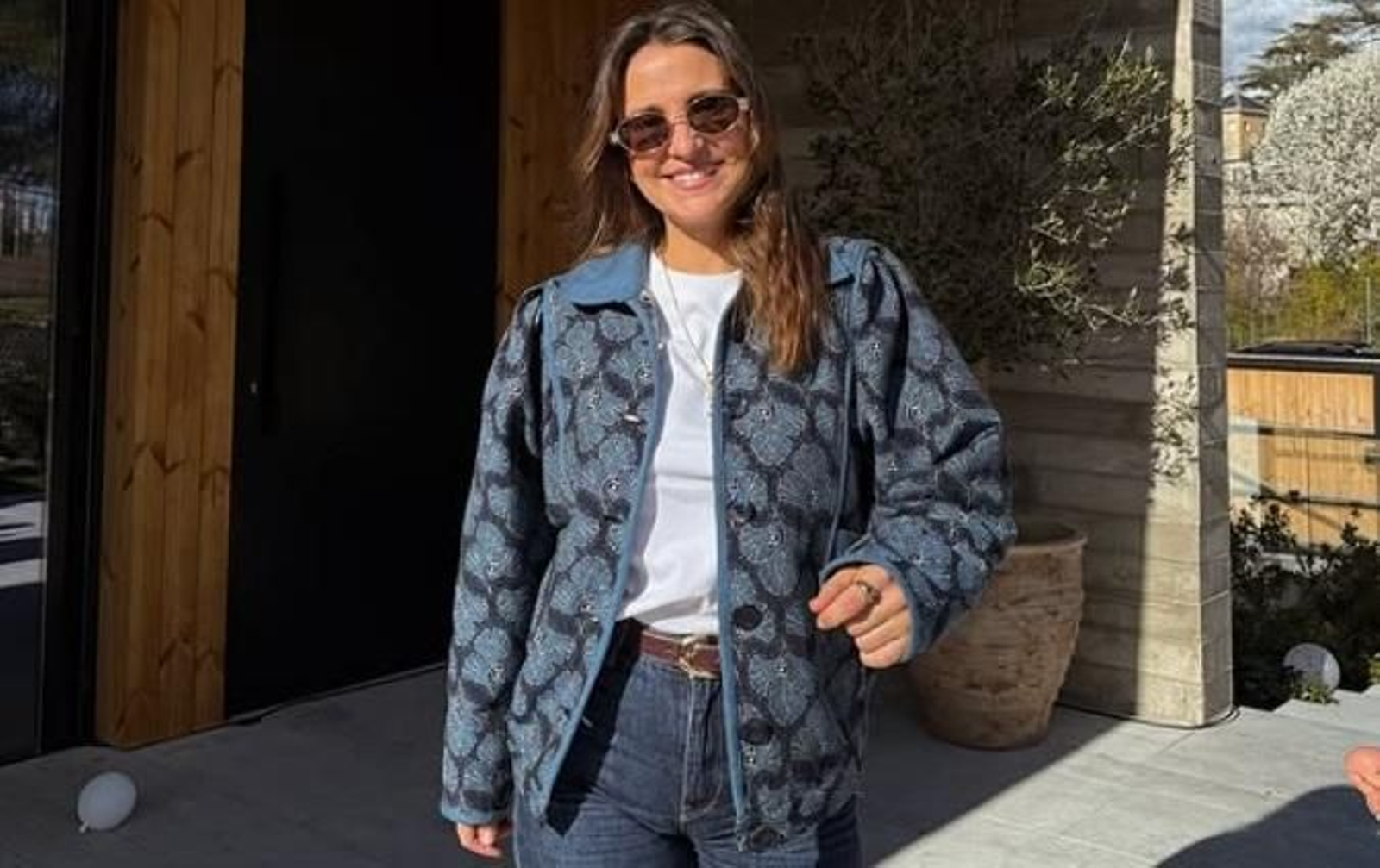 Los pantalones de vestir de Stradivarius que te salvan el look elegante: Son marrones, anchos, muy cómodos y los llevarás con jerséis finitos.