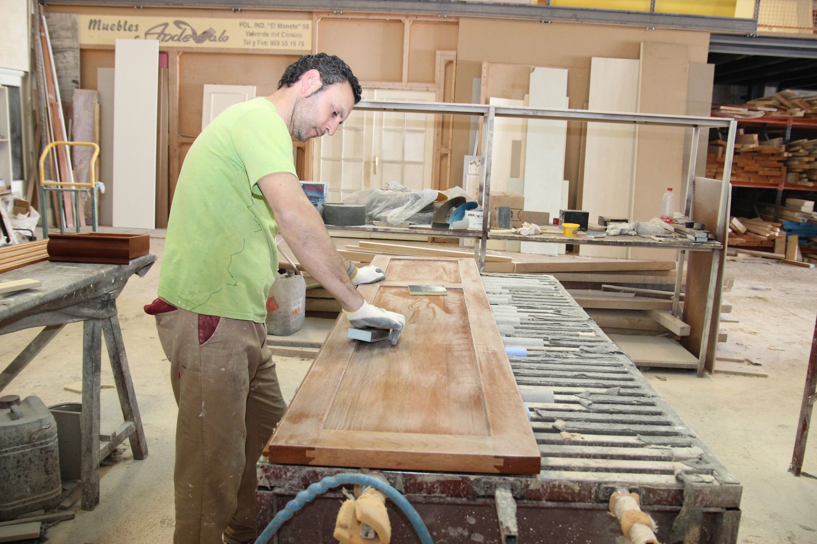 Elaboración de un mueble a medida en Valverde del Camino.
