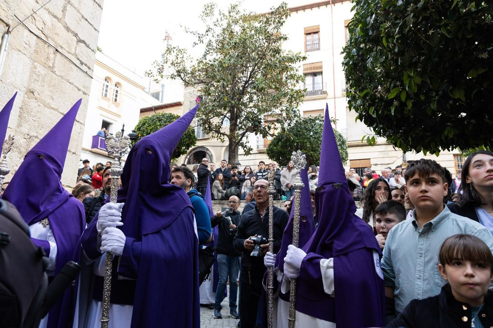 Las cofradías de la Vera Cruz, Expiración y Gran Poder lucen sus cortejos en la calle