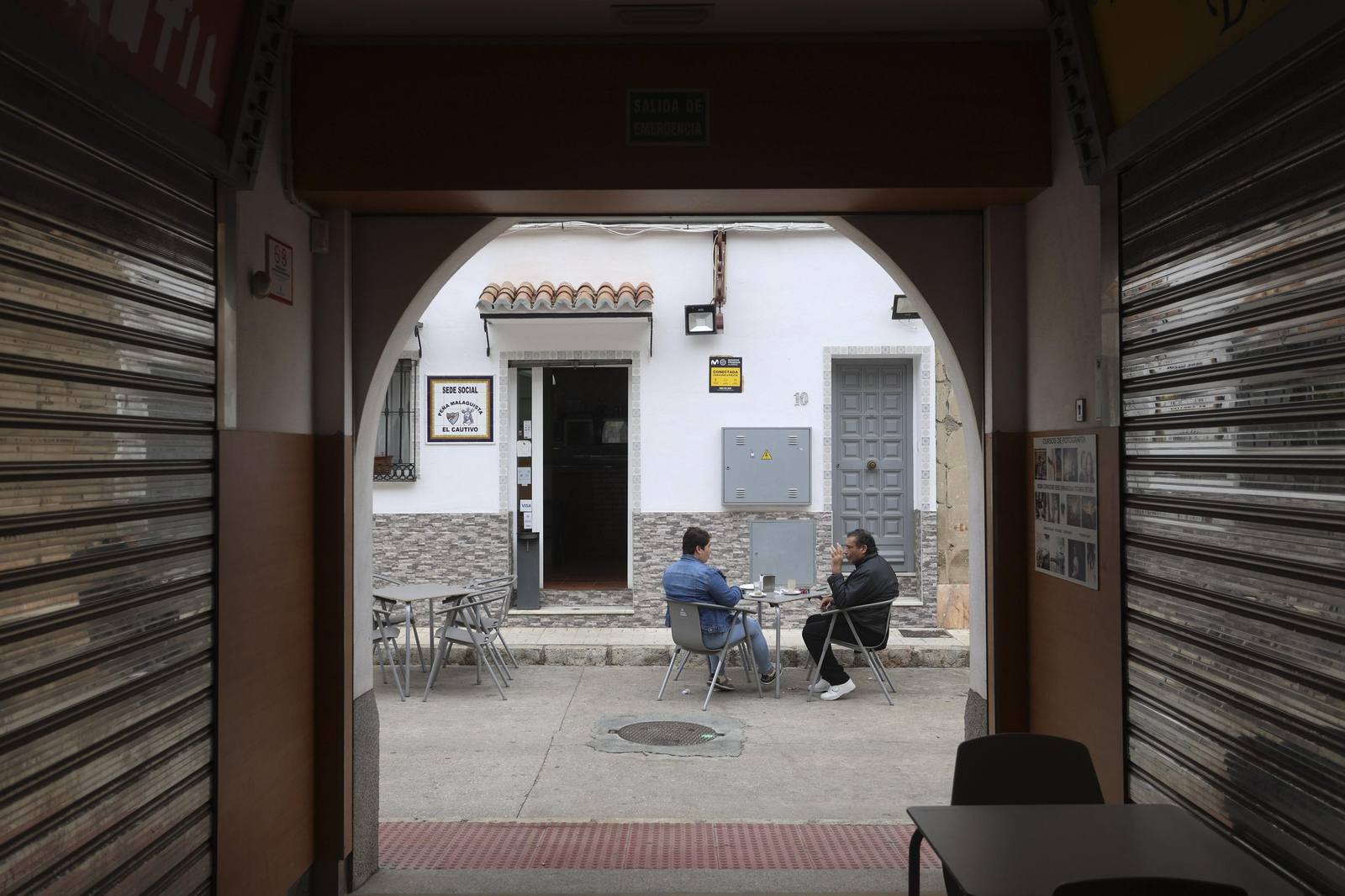 Café y confidencias en el barrio malagueño de Carranque. Café y confidencias en el barrio malagueño de Carranque.