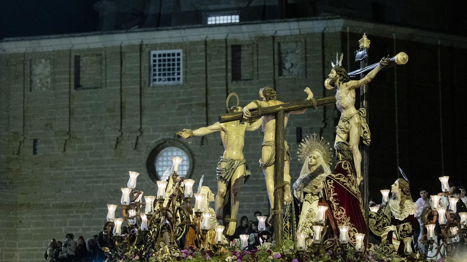 Imágenes de la salida del Perdón en la Semana Santa de Cádiz 2025