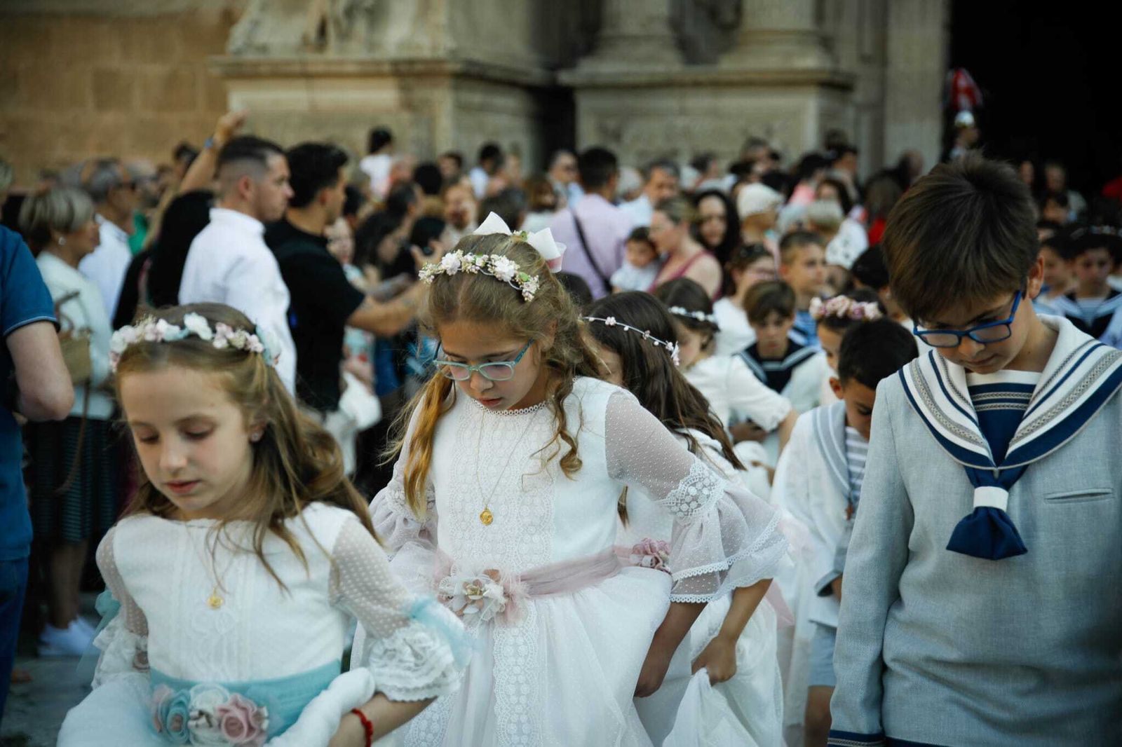 Imágenes de la procesión del Corpus Christi en Almería: así han sido la misa y la posterior marcha por la capital
