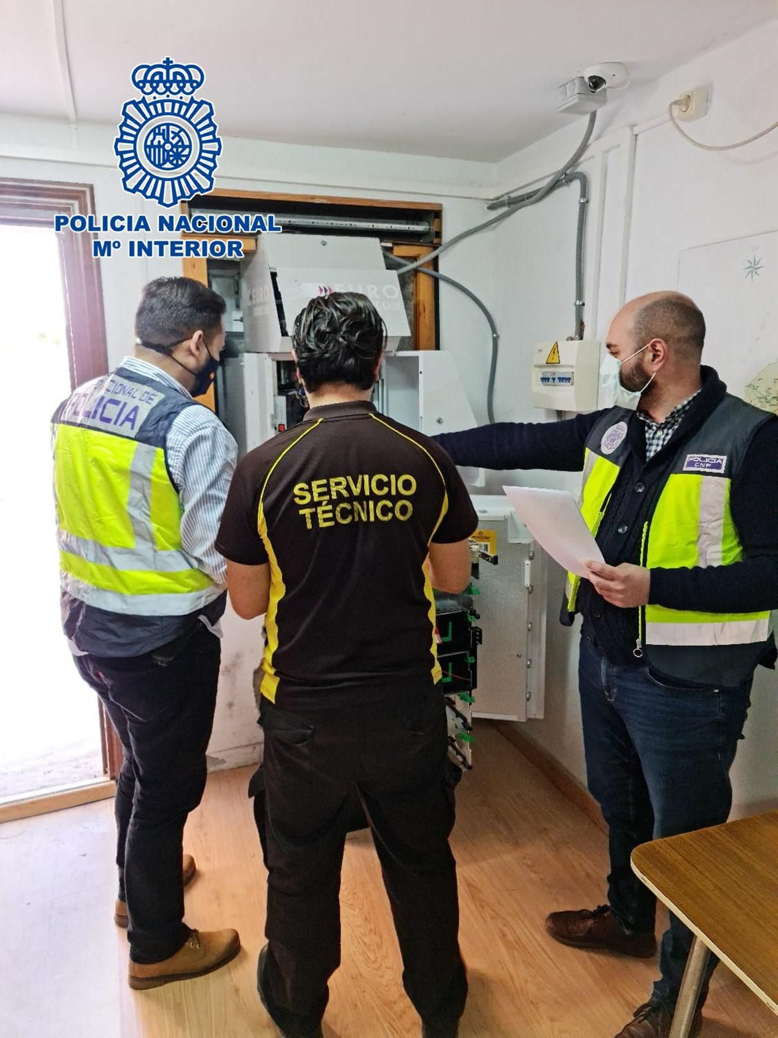 La Policía supervisa 39 nuevos cajeros automáticos  instalados gracias a la Diputación de Almería