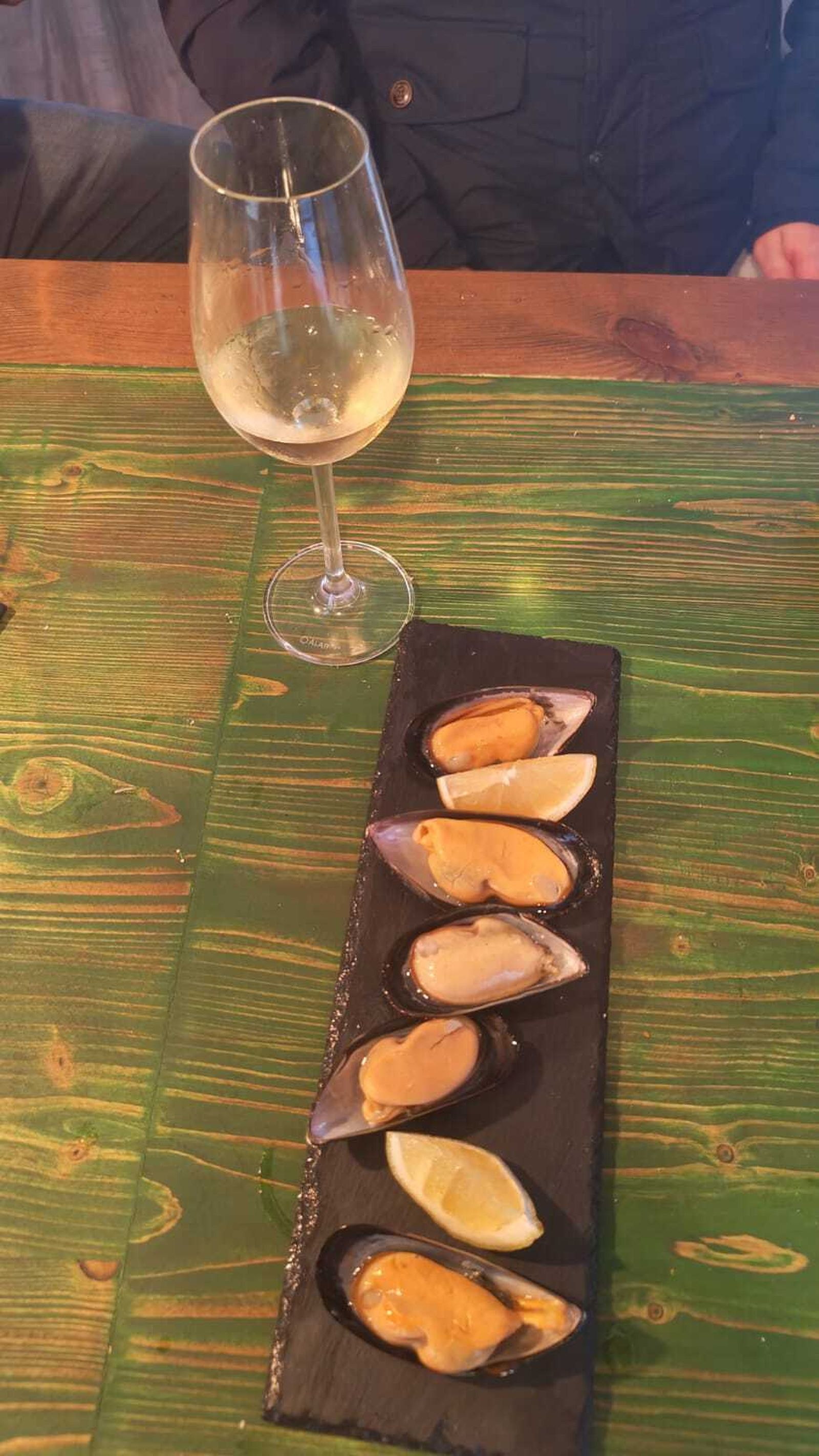 Copa y tapa en Tabanco Can Blanca, Jerez.