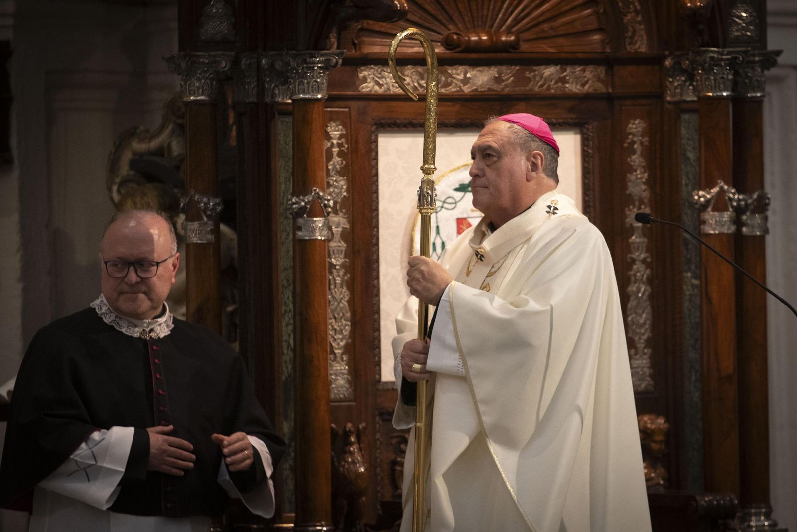 Gil Tamayo en la misa por el fallecimiento del Papa Francisco en la Catedral de Granada