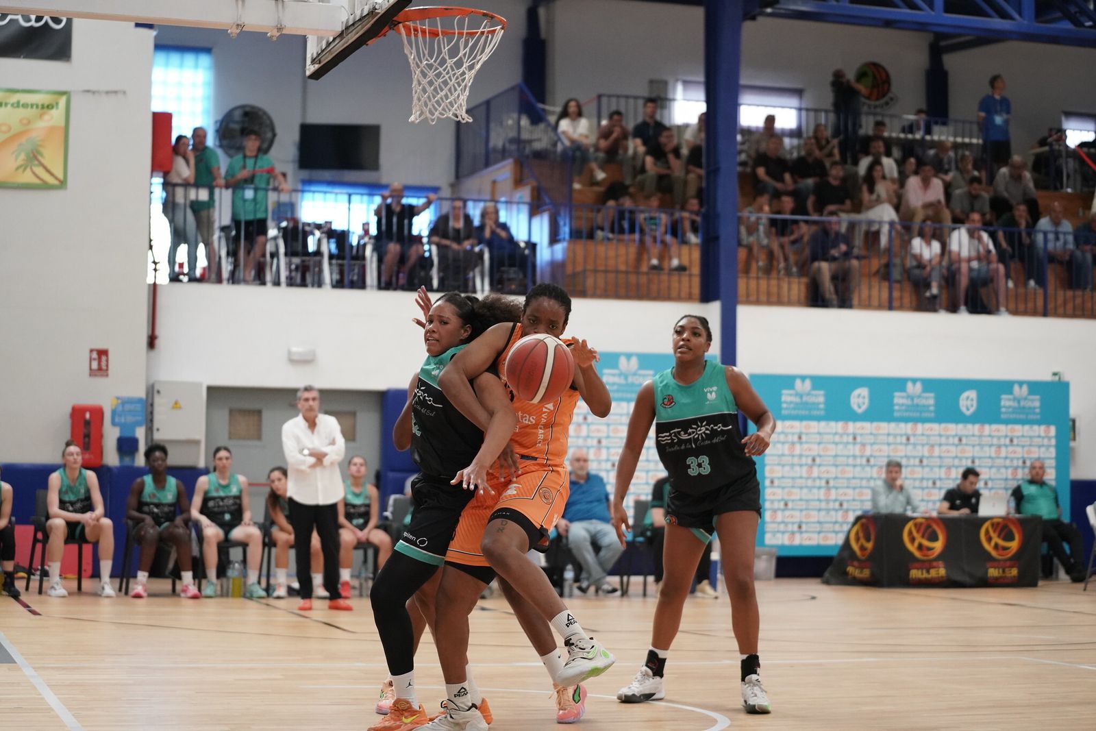 Ambientazo en Estepona para la Final Four de ascenso a Liga Femenina