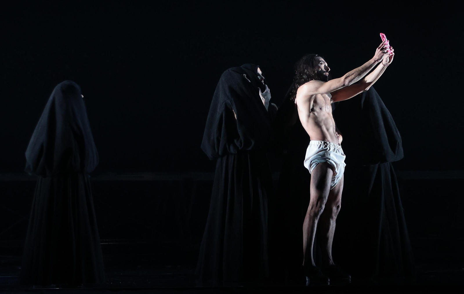 Eduardo Guerrero estrena 'El manto y su ojo' en el Festival de Jerez