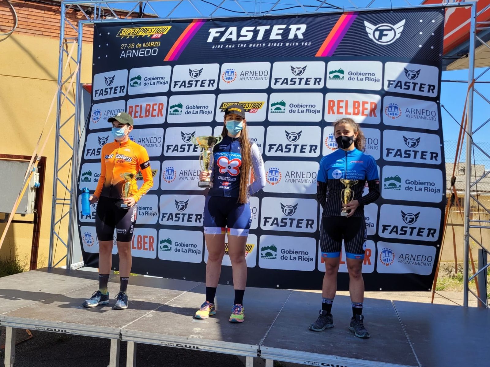 Barber y Méndez, del Primaflor, abren con victoria el Superprestigio