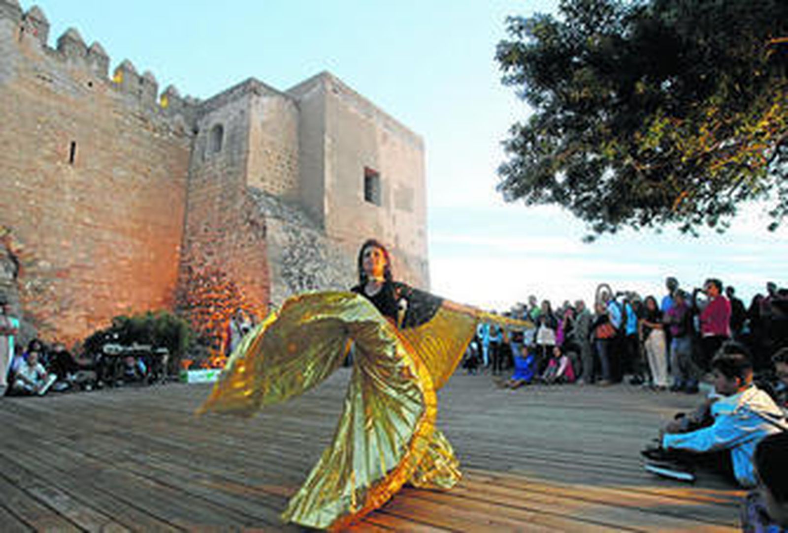 Guille Paso a paso durante su gran actuación bajo la Torre de la Vela.