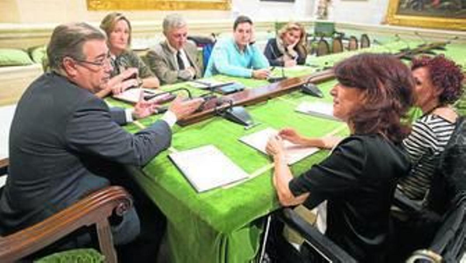 El plan de empleo vuelve a abrir otra batalla política en el Polígono Sur