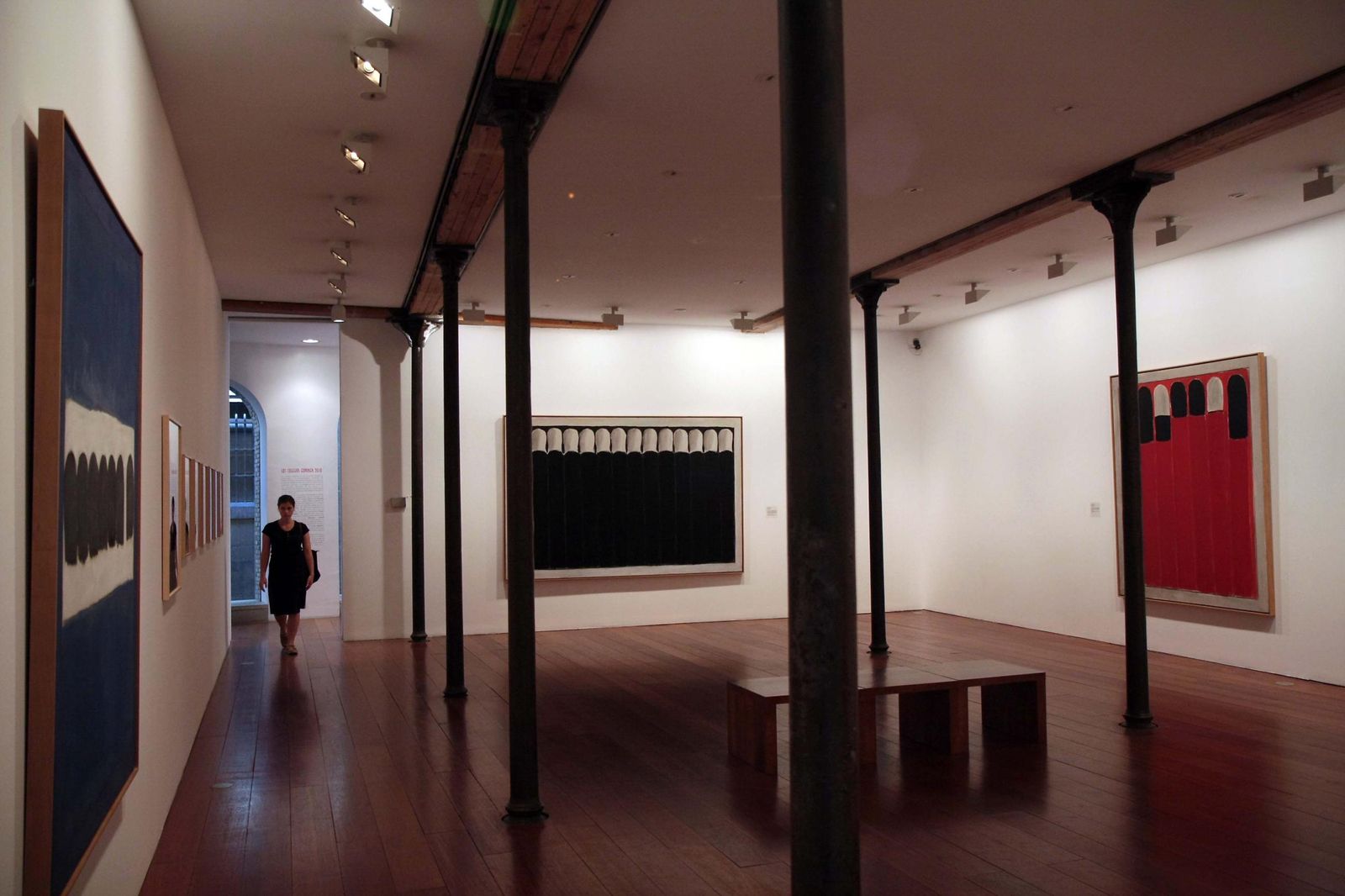 Sala del Centro José Guerrero en la calle Oficios de Granada.