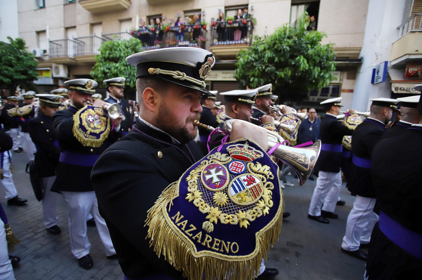 La Hermandad El Nazareno en la madrugá de la Semana Santa de Huelva 2023, en imágenes
