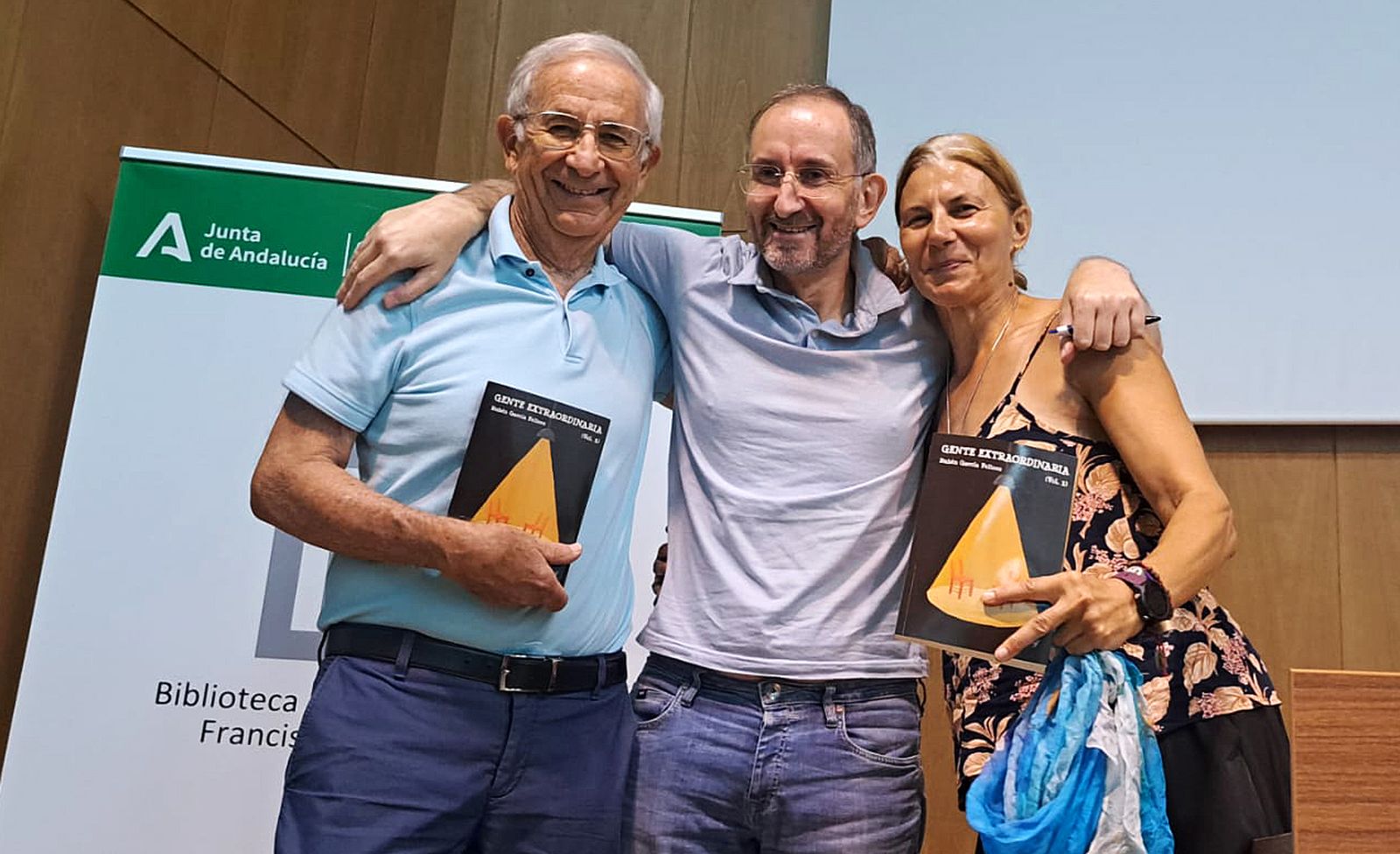 Rubén García Felices entre Juan Antonio Varona y Emilia Paunica.