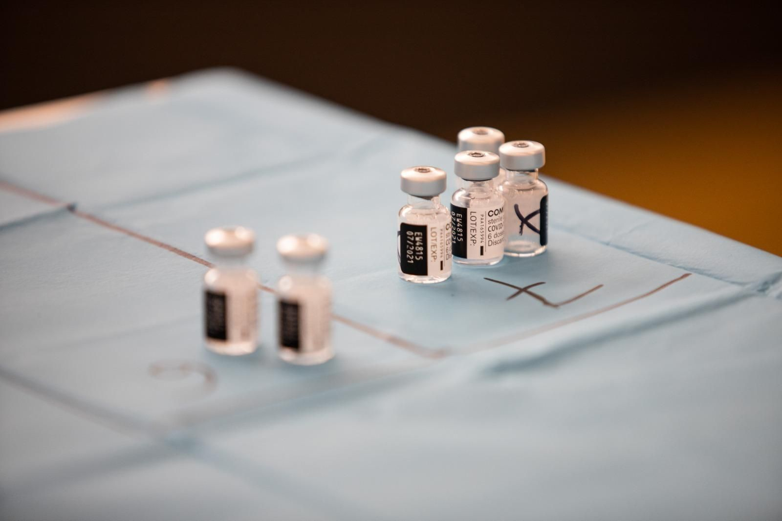 Viales de vacuna contra el covid-19.