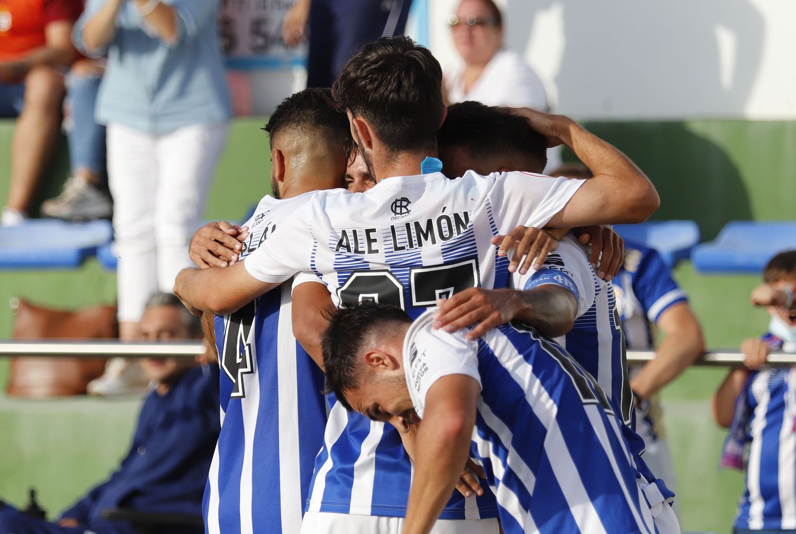 Imágenes del encuentro entre el Conil y el Recreativo de Huelva