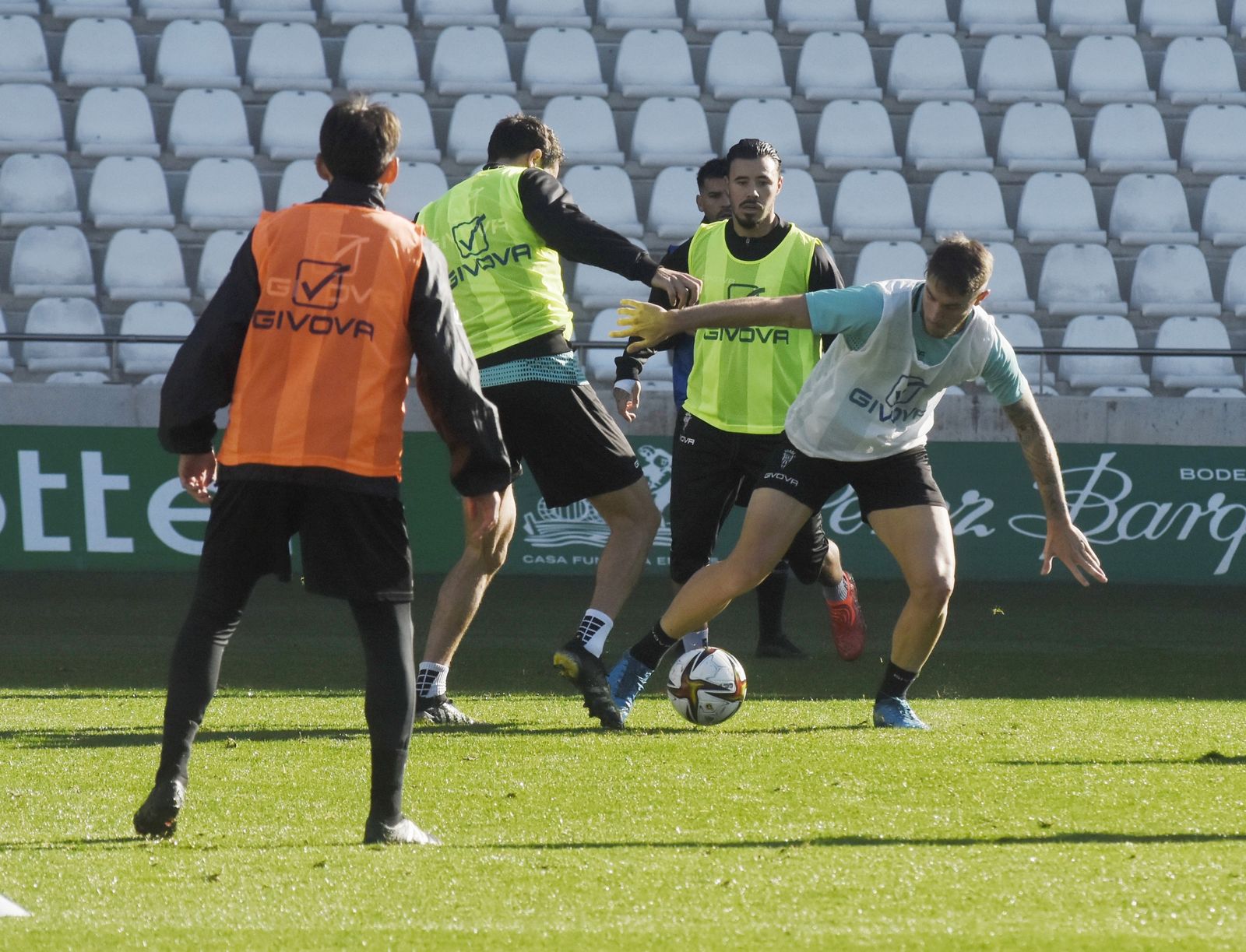 El regreso al trabajo del Córdoba CF tras el parón navideño, en imágenes